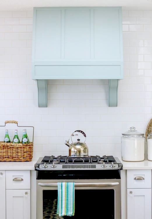Gorgeous-Coastal-style-white-shaker-kitchen-with-aqua-blue-at-thehappyhousie.com-34