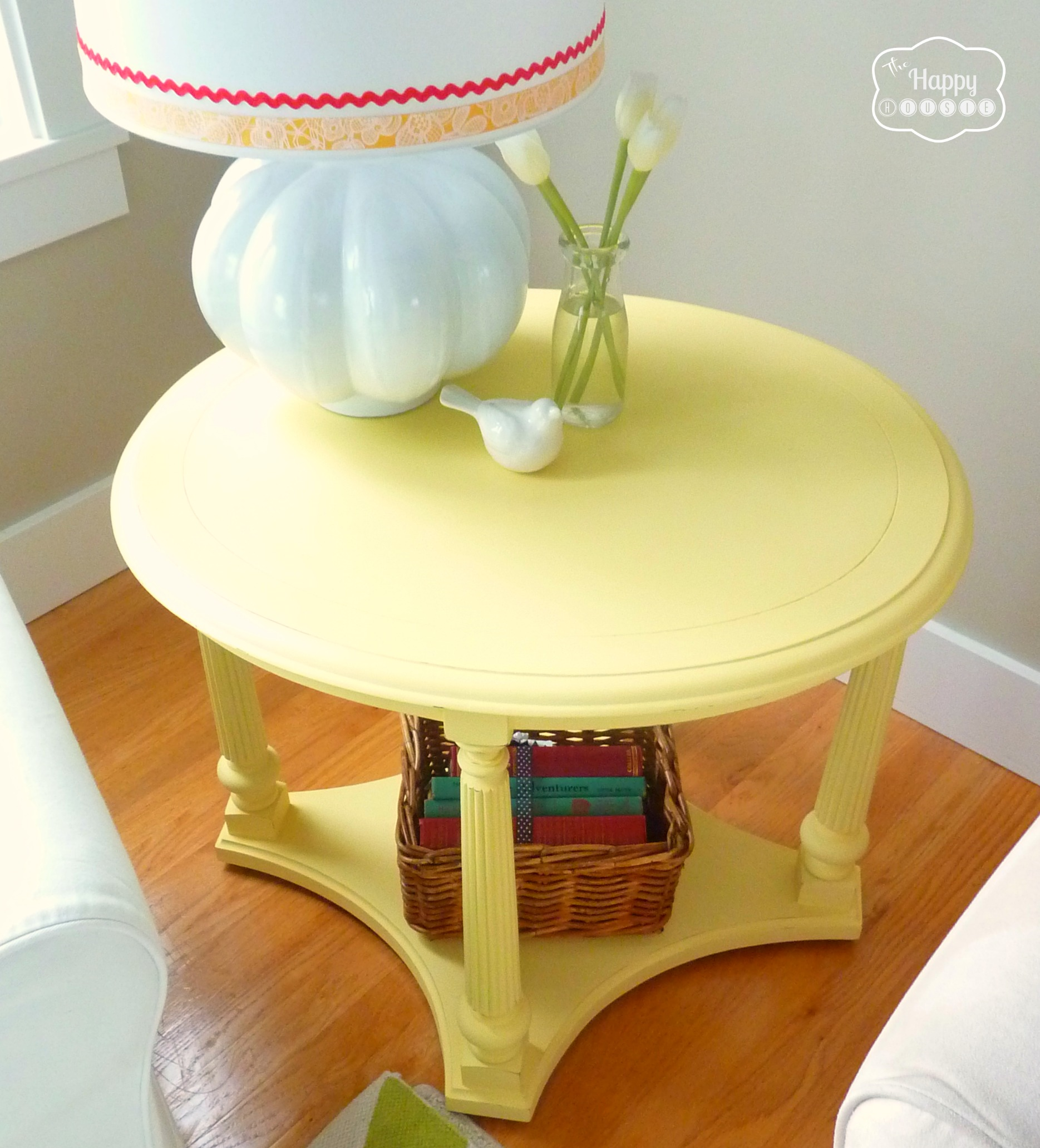 Mellow Yellow Diy Chalk Paint Side Table The Happy Housie