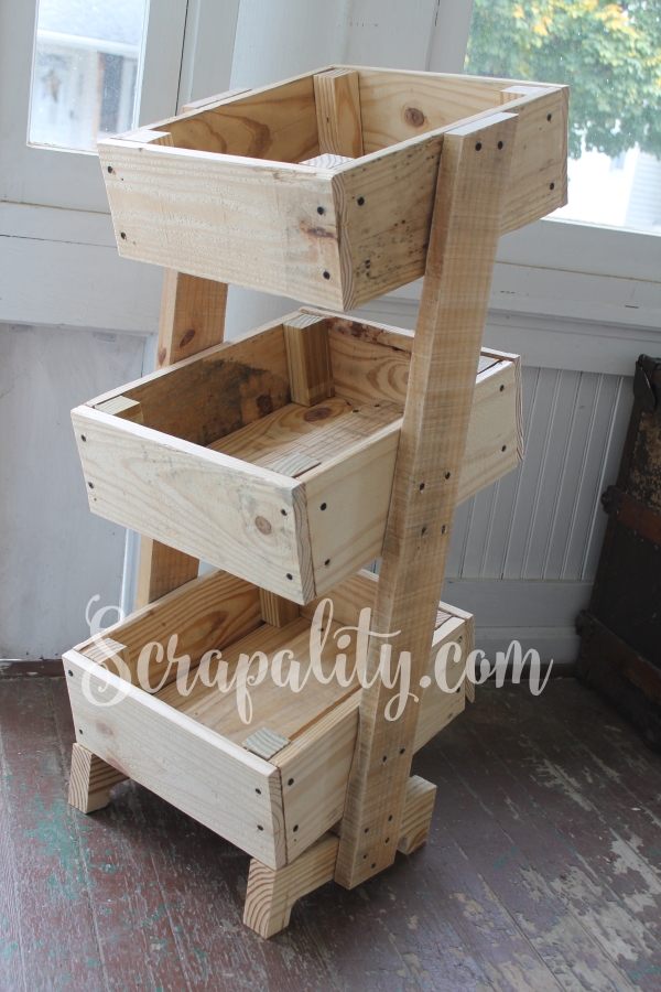 Potato-Bin-Made-from-One-Pallet-the-Sideview