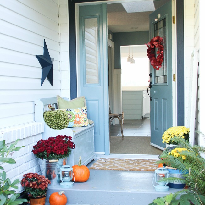 square Easy Ways to Decorate Your Front Porch for Fall 1