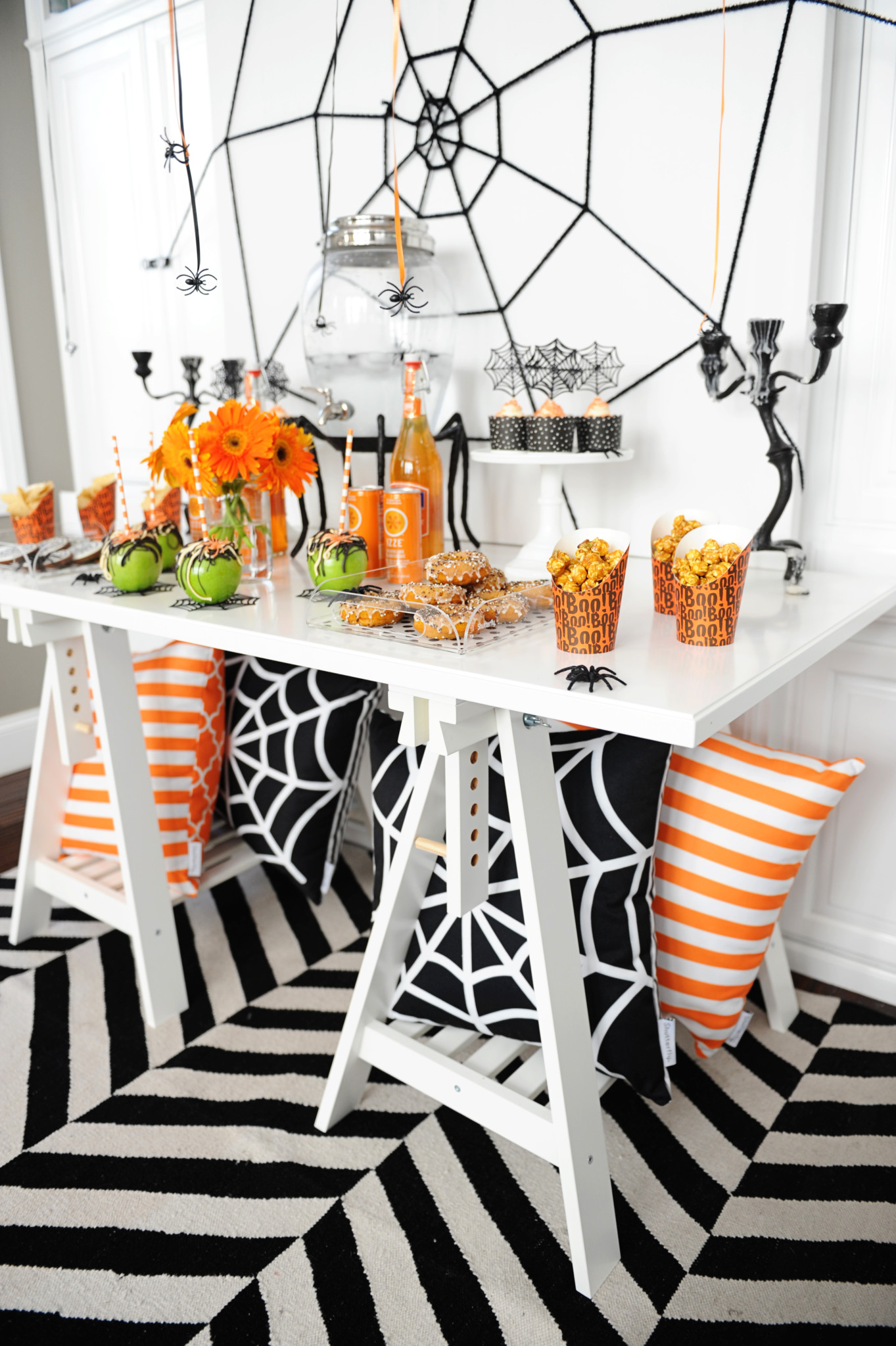 halloween-party-decor-table