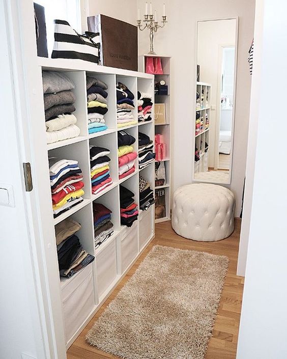 20 Incredible Small Walk In Closet Ideas Makeovers The Happy Housie,Somethings Gotta Give House Plan