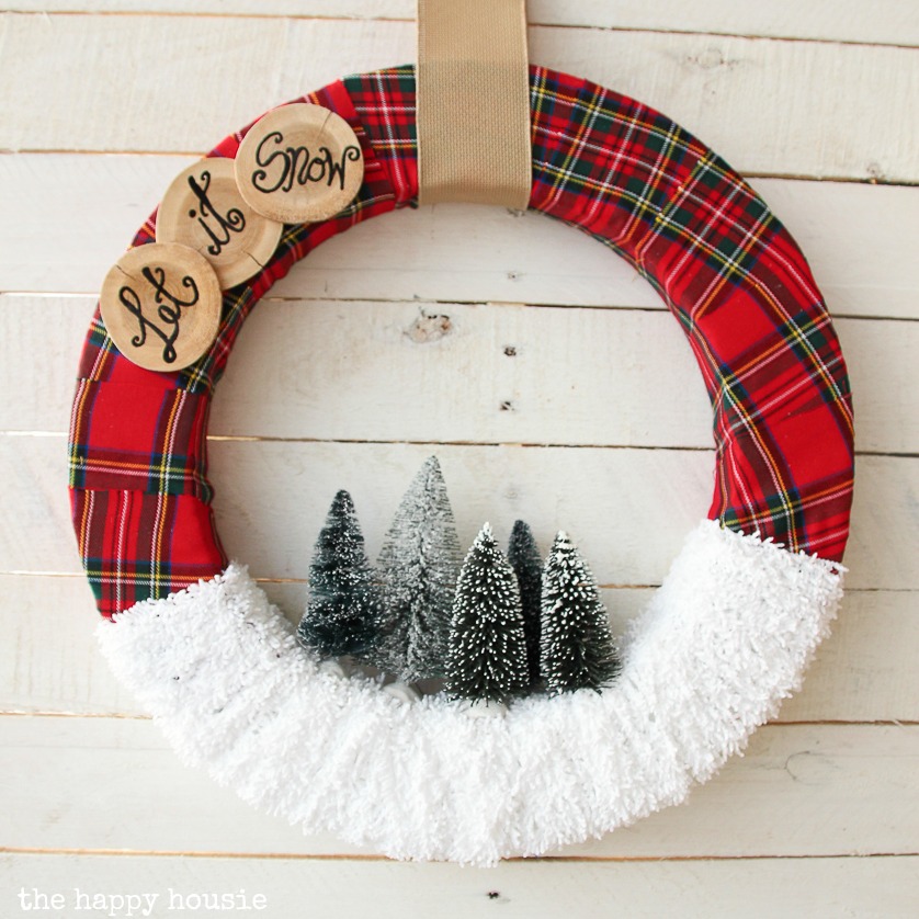 square-let-it-snow-christmas-wreath-inspired-by-the-make-it-fun-floracraft-christmas-projects-book-tutorial-at-the-happy-housie-8