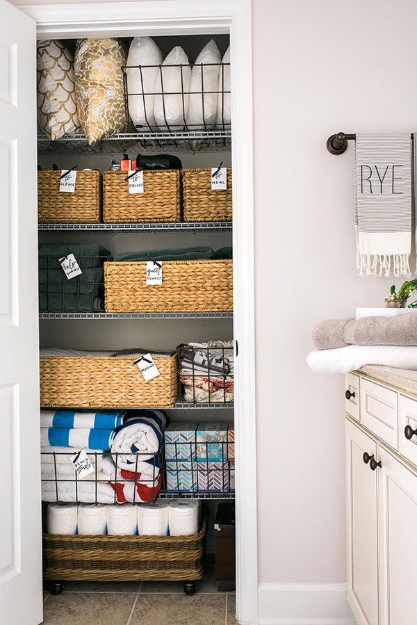 20 Beautifully Organized Linen Closets The Happy Housie - Diy Linen Closet Organization