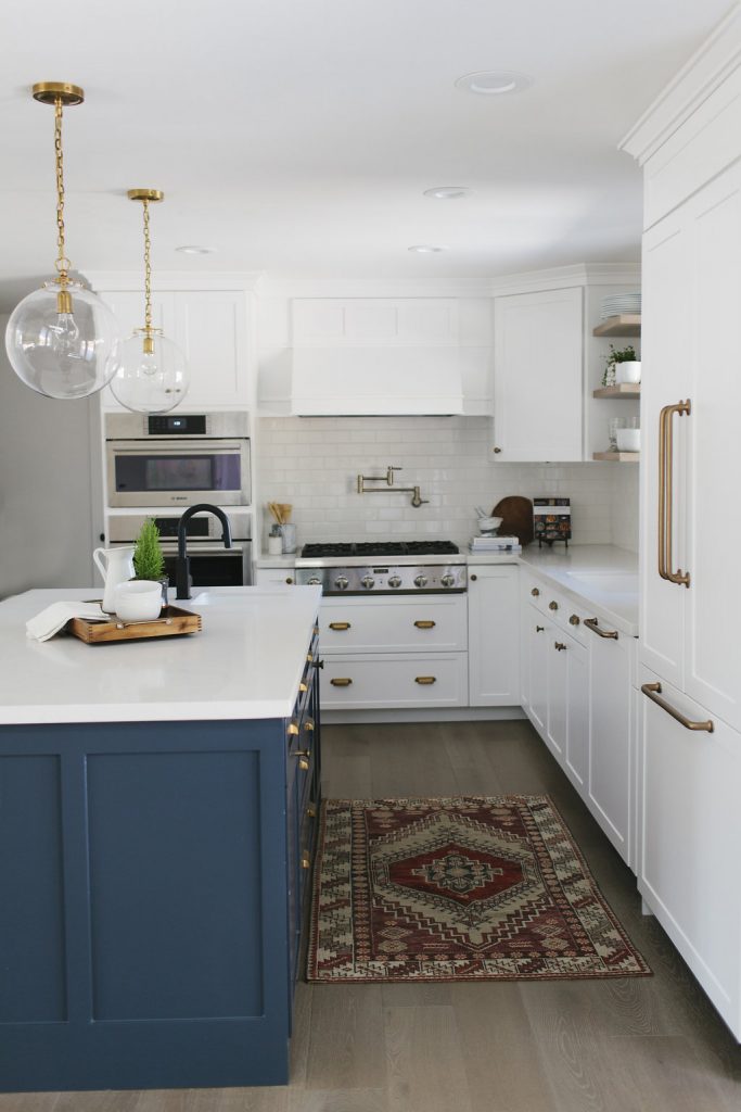 15 Gorgeous White Kitchens With, White Kitchen Cabinets With Dark Blue Island