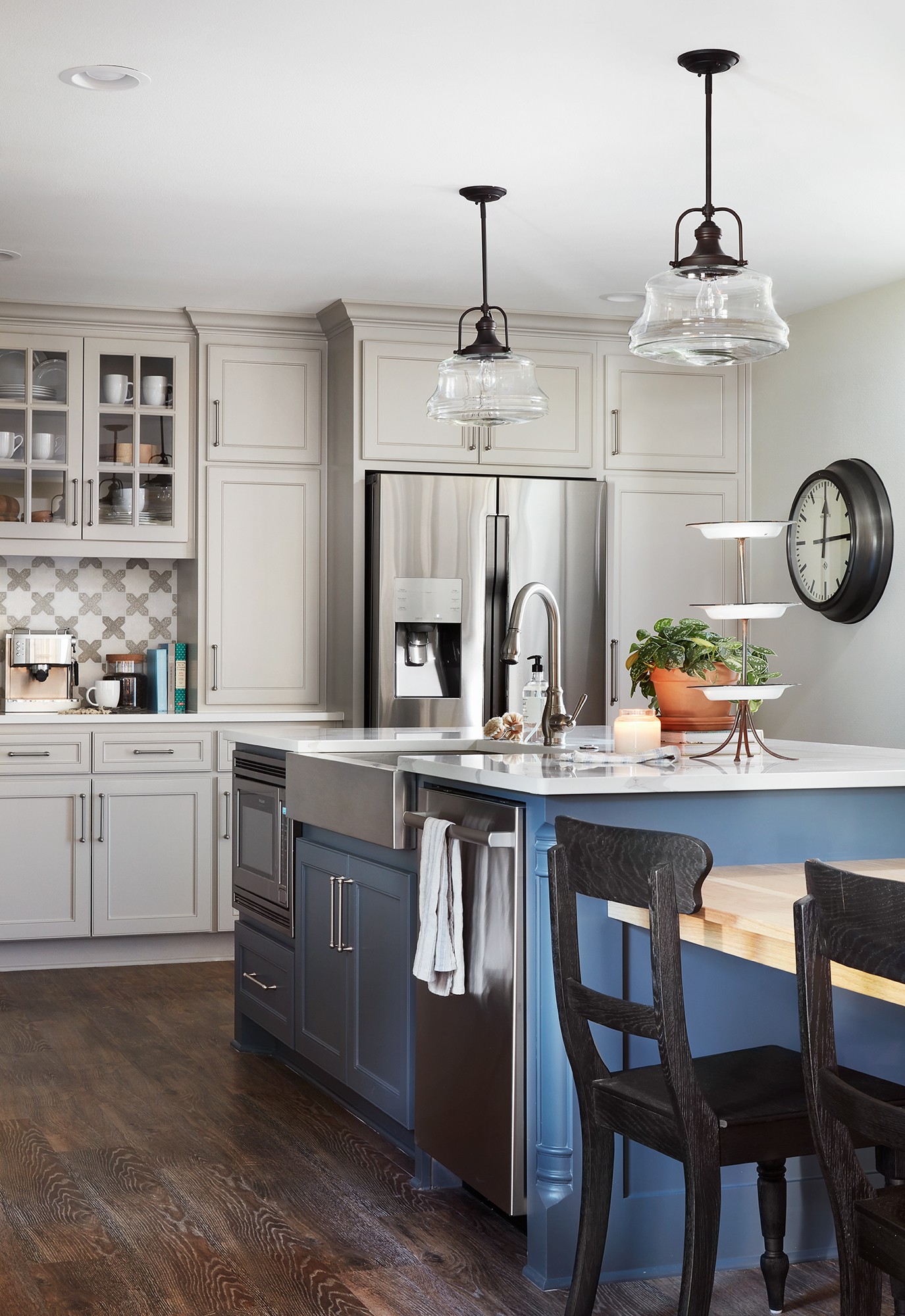 20 Fabulous Kitchens Featuring Grey Kitchen Cabinets The Happy Housie