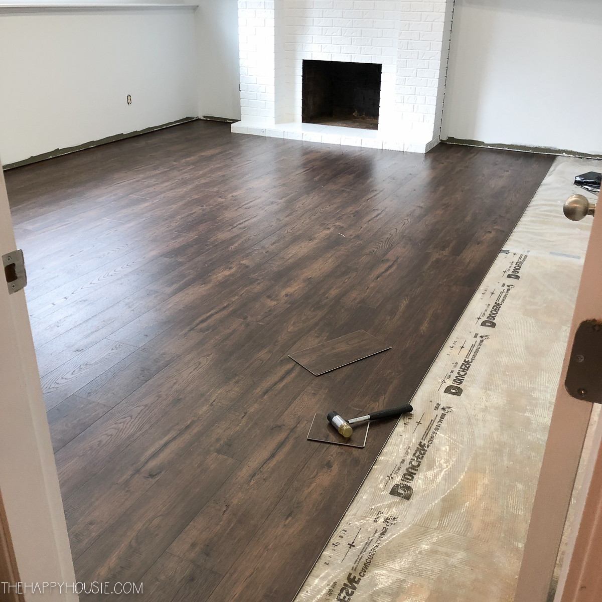 To Install Vinyl Plank Over Concrete, How To Lay Sheet Vinyl Flooring On Concrete